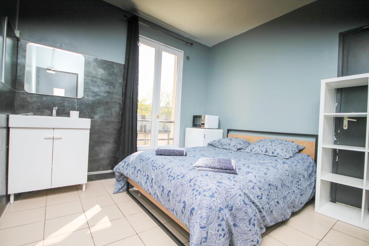 08 - Chambre Proche Paris Et Transports Avec Tv Wifi Saint-Denis  Exterior photo